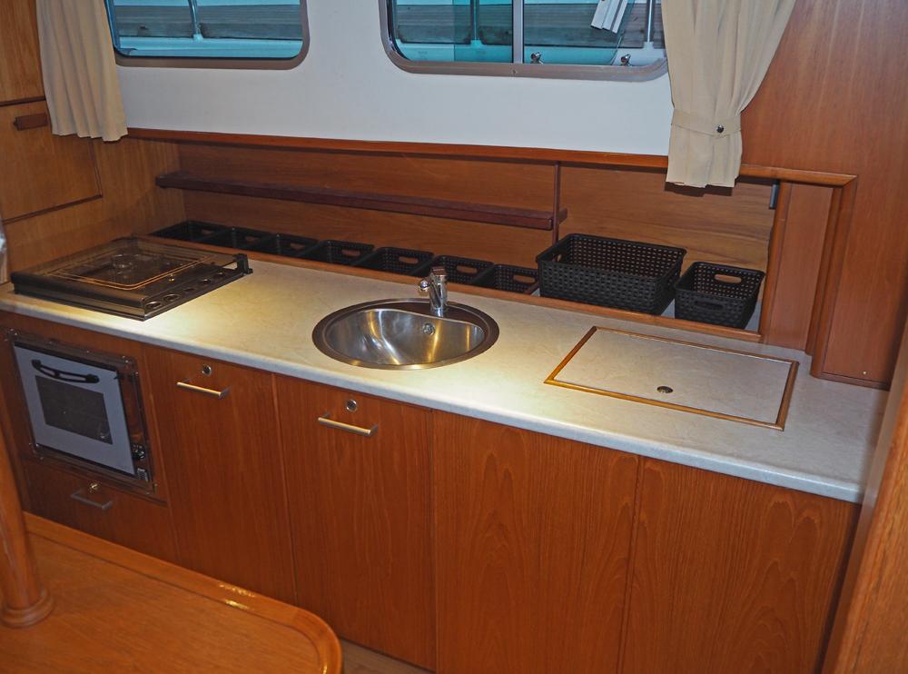 Aft cabin, Accommodation